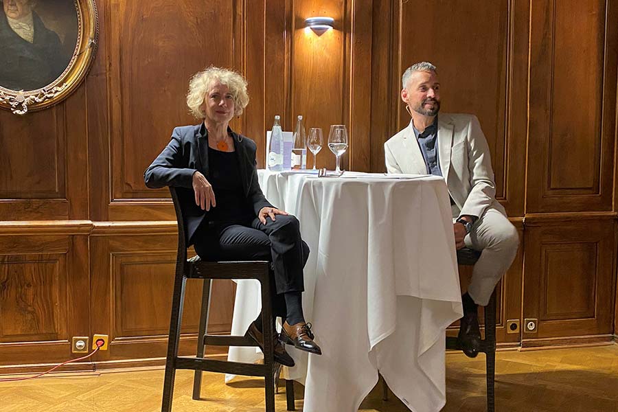 Konversation im Rampenlicht: Corine Mauch und Mario Grossniklaus. (Bilder: Hansruedi Zellweger)
