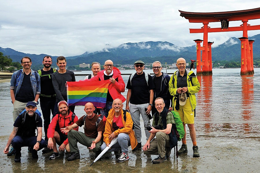 Attraverso il Giappone sventolando la bandiera del Pride: il gruppo di viaggio del socio di Network René Böhlen (in basso a sinistra) (Foto: Pink Alpine)